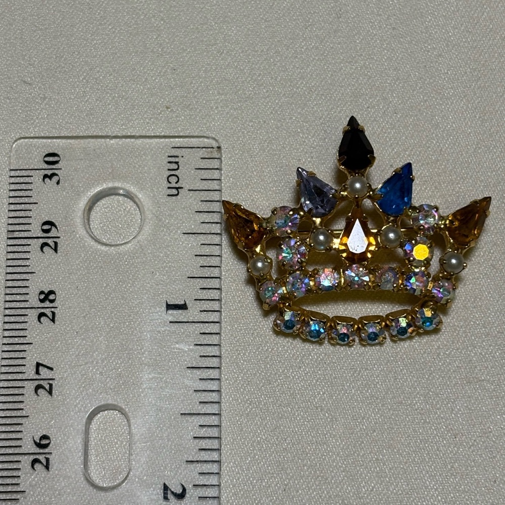 Vintage B David Crown Brooch with Colorful Rhinestones - Picture 5 of 5